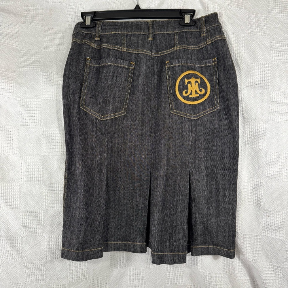 Miss Tina Denim Pencil Skirt pleated back. Embroidery on pocket size 6 women’s. - Picture 3 of 8